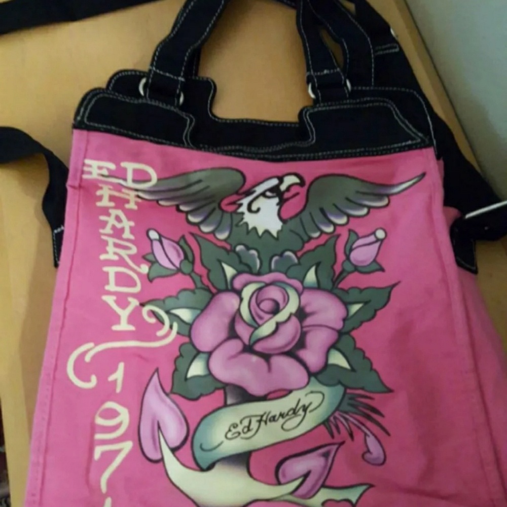 Beautiful pink Ed Hardy hand bag